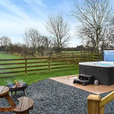 Greengill Farm Shepherds Hut- Ukc3632 *
