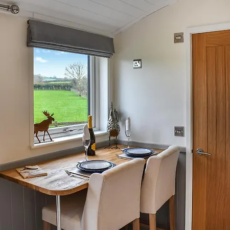 Greengill Farm Shepherds Hut- Ukc3632