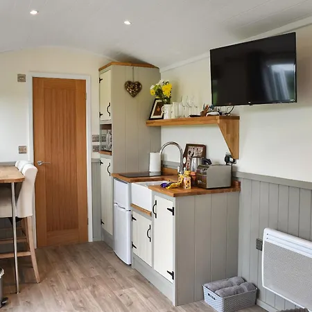 Greengill Farm Shepherds Hut- Ukc3632