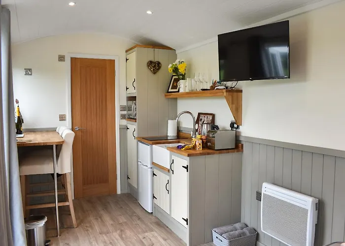 Greengill Farm Shepherds Hut- Ukc3632
